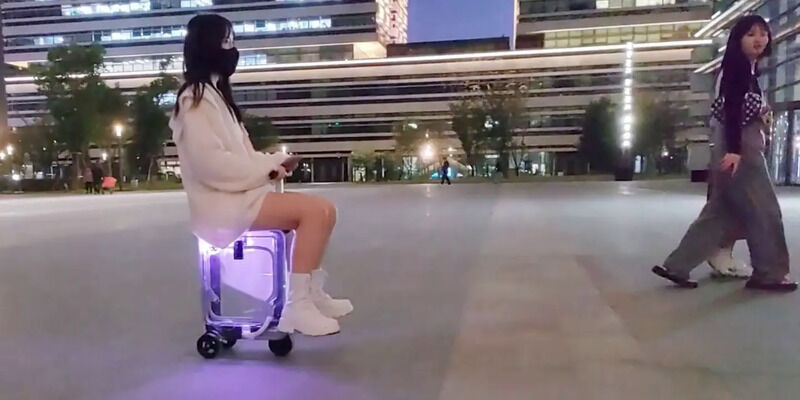 Airwheel SE3Mini Business 20 inch Travel Rideable Boarding Suitcase -  airwheel.net - YouTube