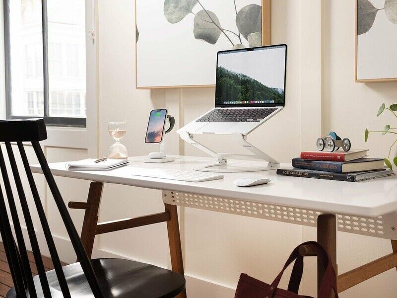 Minimalist Professional Desk Designs