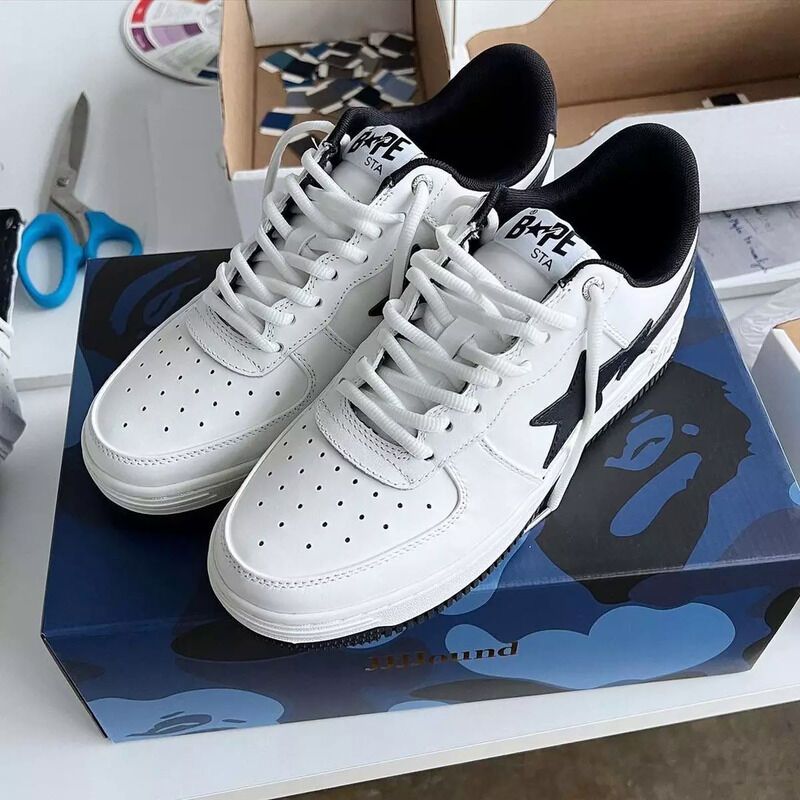 Monochromatic Lifestyle Joint Sneakers