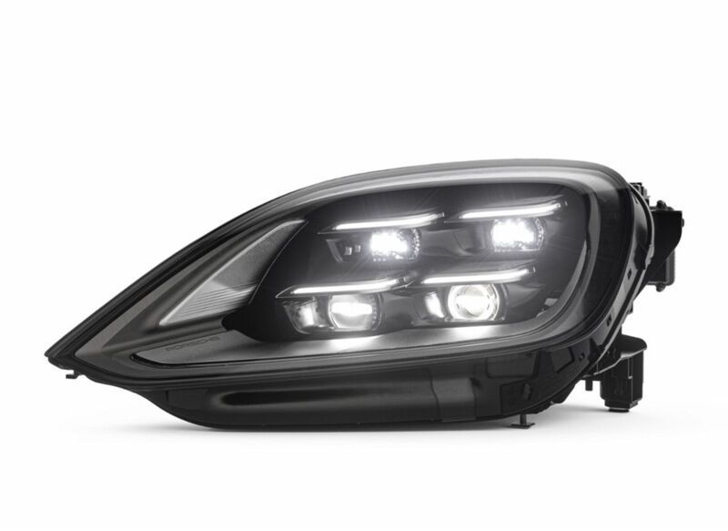 Luxe Illuminating Car Headlights