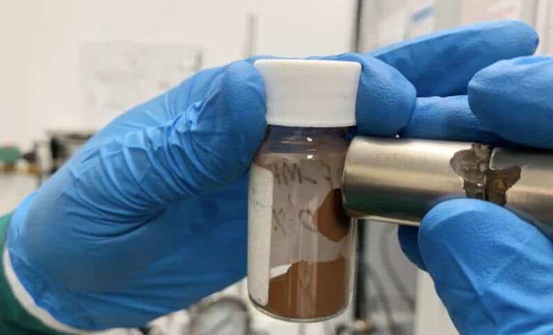 Microplastic-Capturing Magnetic Powders