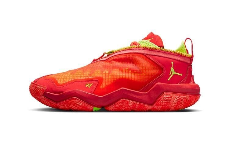 Vibrant Tonal Basketball Sneakers bright crimson