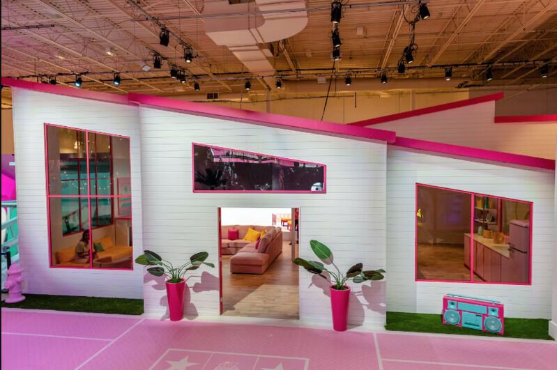 Life-Sized Doll Dreamhouses : Barbie's Dreamhouse