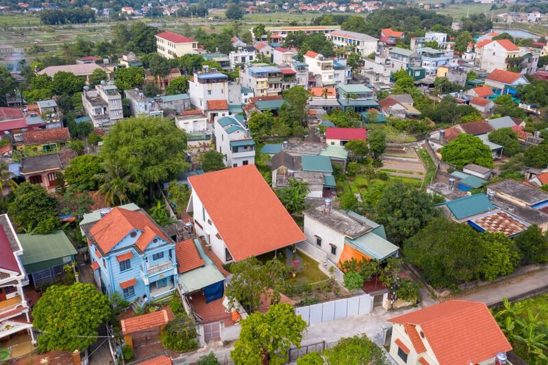 Oversized Roof Vietnamese Homes