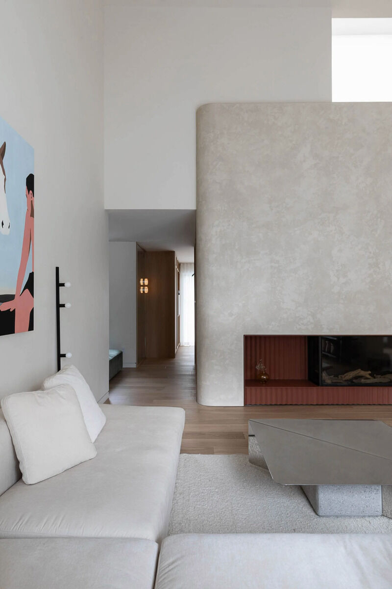 Sculptural Mezzanine Retro Homes