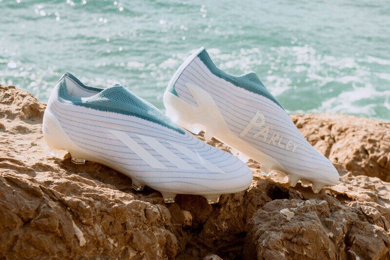 Plastic-Based Soocer Shoes : Parley for the Oceans