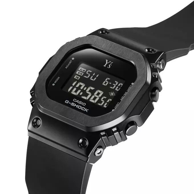 Collaboration Blacked-Out Timepieces : Y's x G-SHOCK GM-S5600YS-1