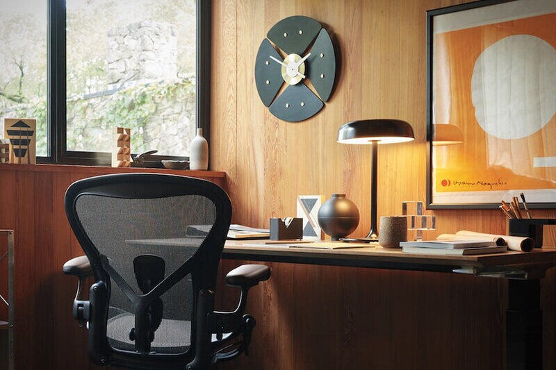 Streetlamp-Inspired Workstation Lamps