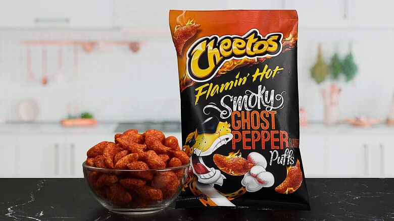 Cheetos® Puffs Flamin Hot® Cheese Flavored Snacks, 3 oz - Foods Co.