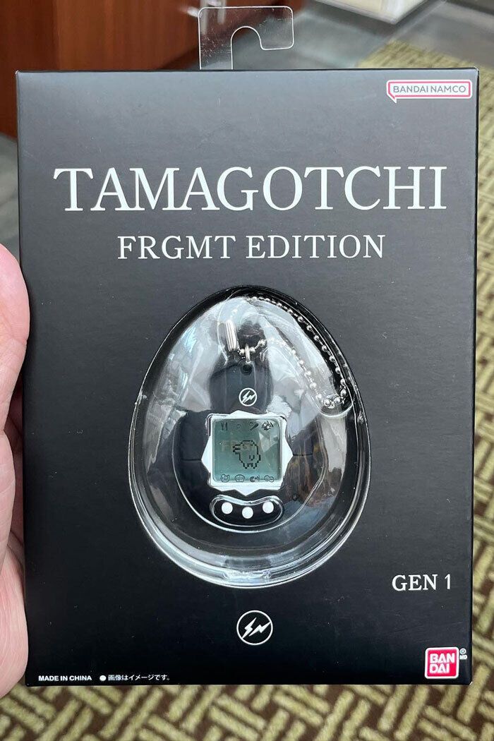 Collaboration All-Black Digital Pets : FRGMT Edition Tamagotchi