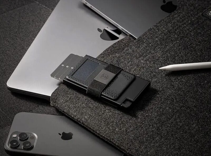 Expandable Metallic Wallet Designs