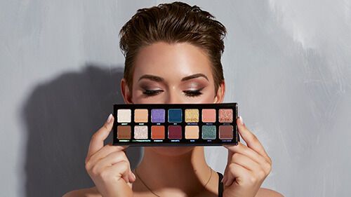 Collaboration YouTuber Cosmetics - The Sigma x Angela Bright Eyeshadow Palette Has 14 Shades (TrendHunter.com)