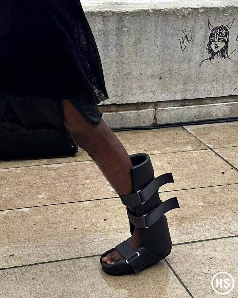 Medical Boot-Representing Footwear : walking boot