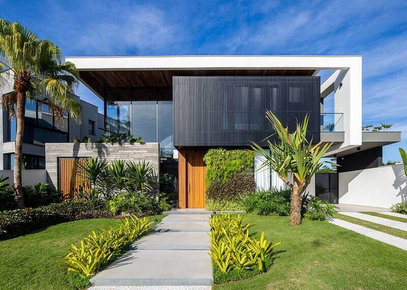 Harmonious Modern Beach Houses