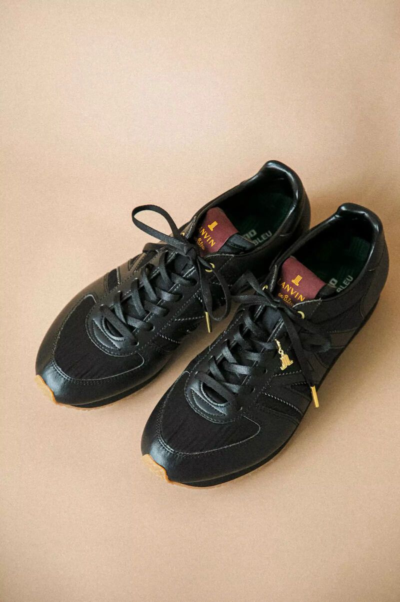 Retro-Inspired Stealthy Sneakers