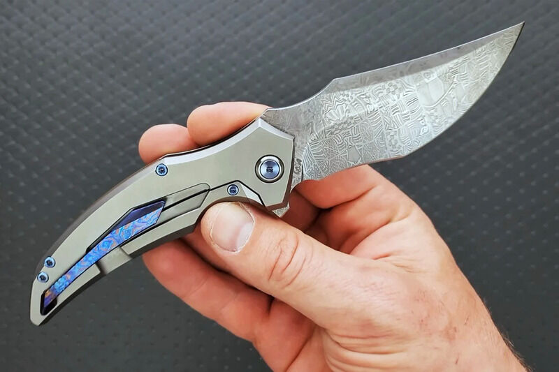Intricately Designed Pocket Knives