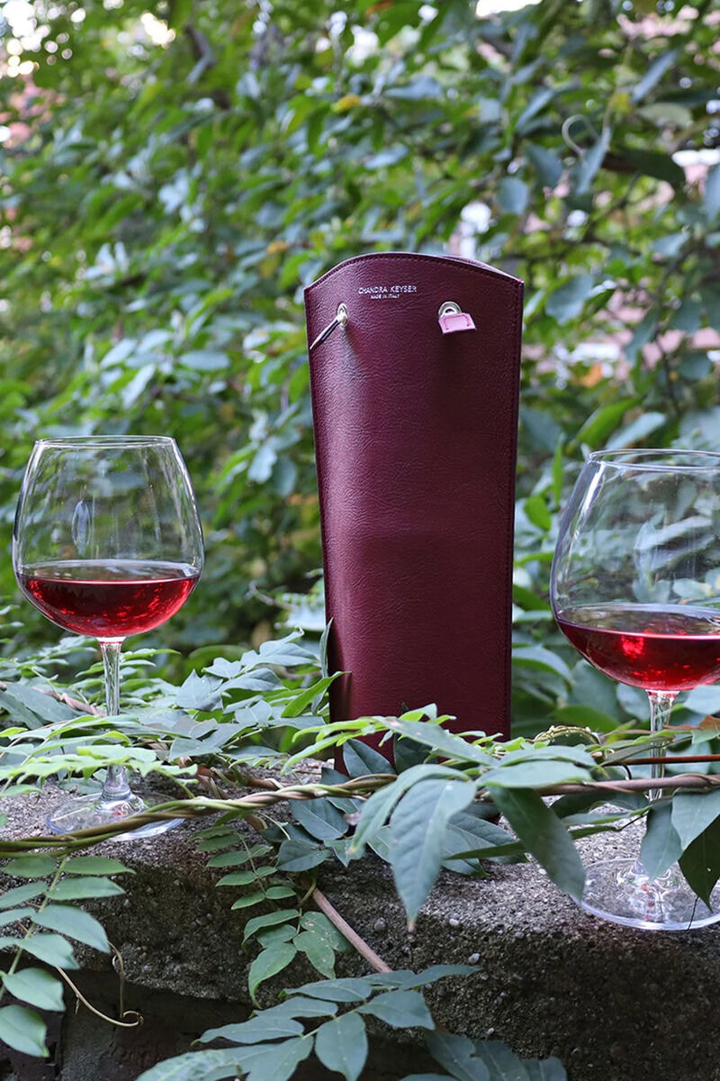 Vegan-Friendly Wine Carriers