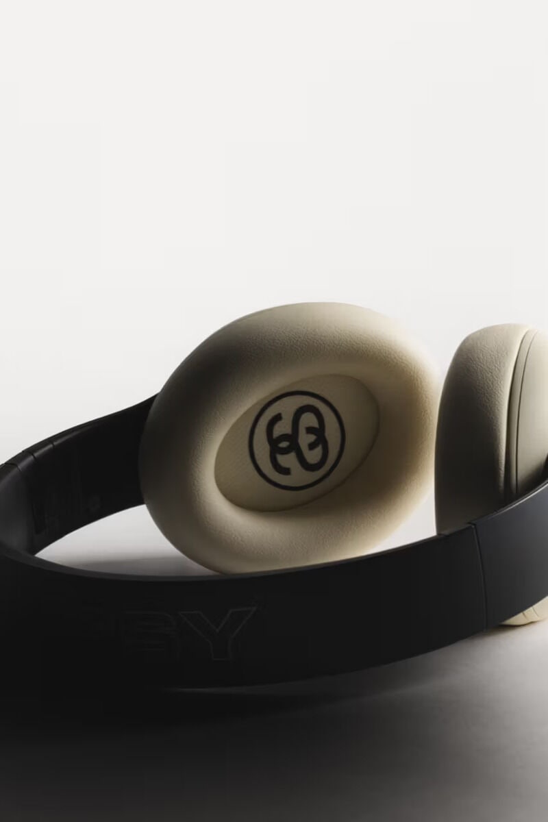 Sleek Nostalgia-Influenced Headphones