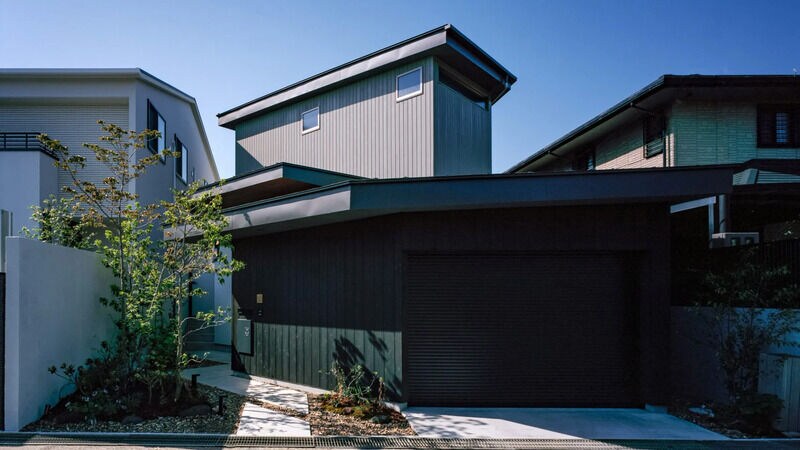 Intersecting Block-Formed Narrow Homes