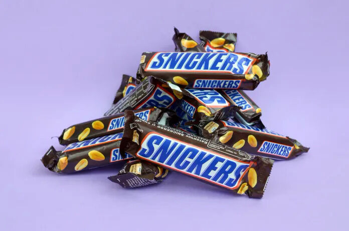 Snickers Almond, Cashew and Butterscotch Chocolate Bars – ChocoLounge