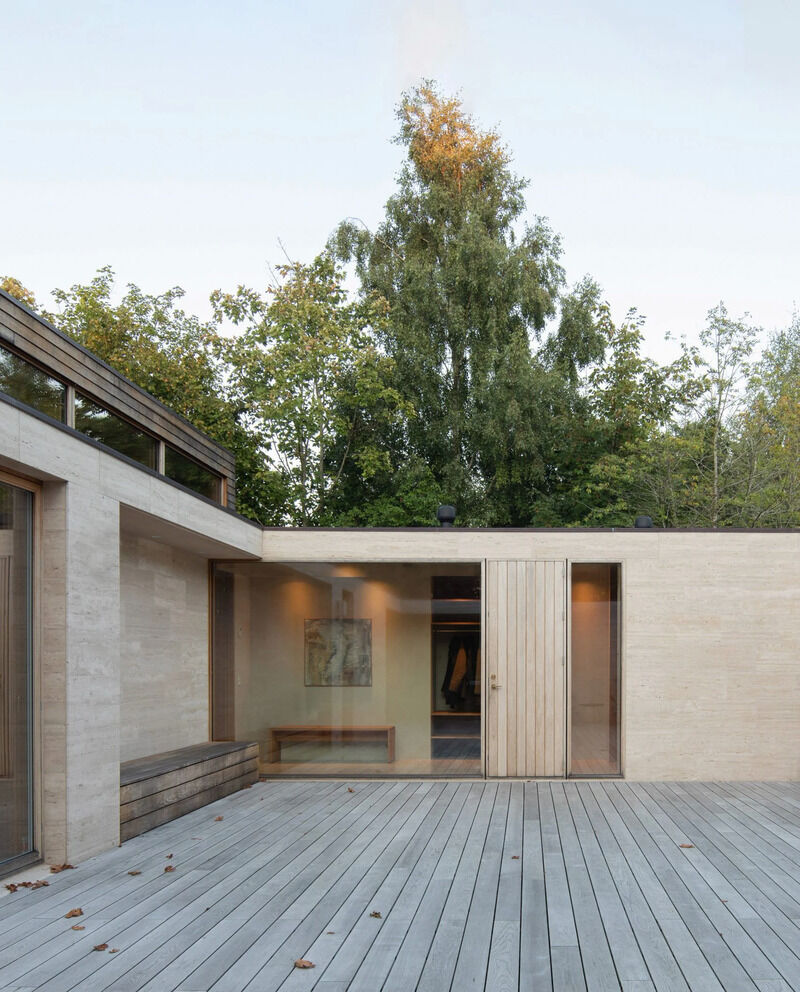 Monolithic Sleek Summer Homes