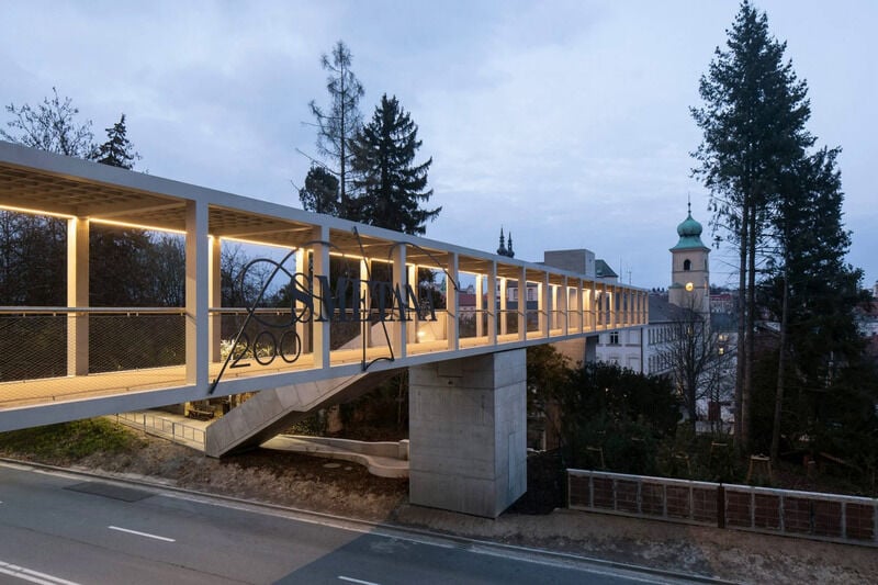 Welded Steel Cantilevered Footbridges