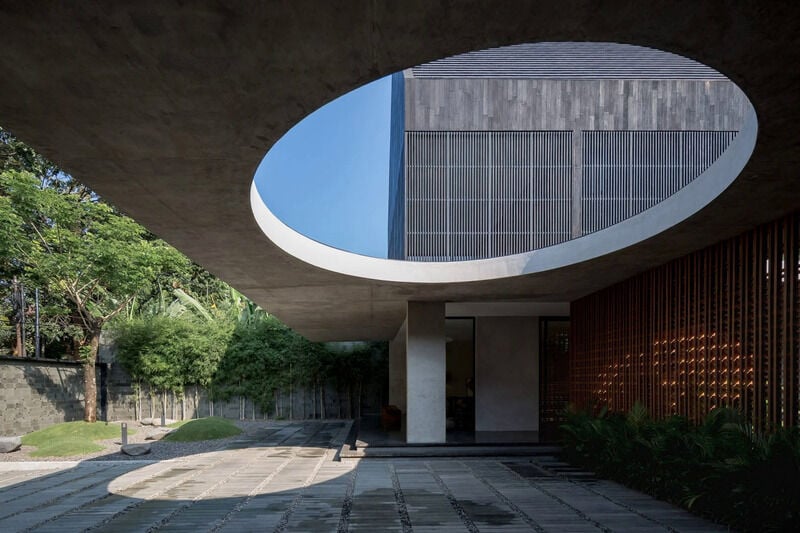 Halo-Like Skylight Homes