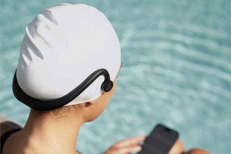 Proprietary Connection Swimming Headphones