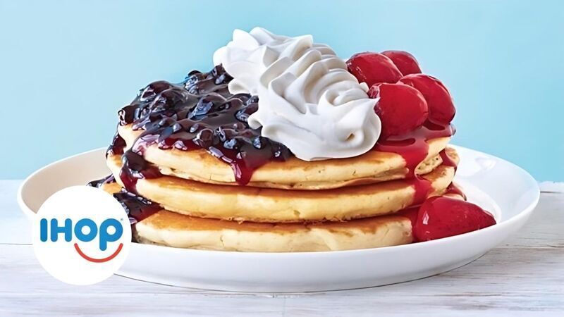 Patriotic Fruit-Packed Pancakes : Red, White & Blueberry Pancakes