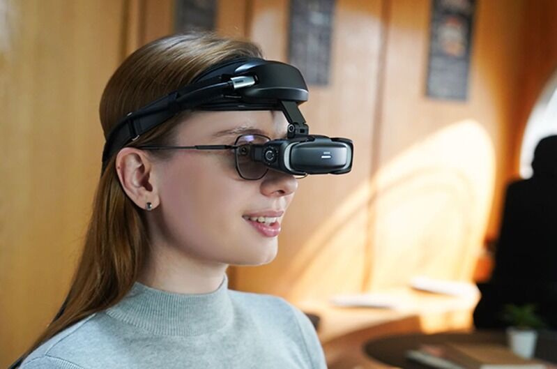 Ultra-Wide Head-Mounted Displays