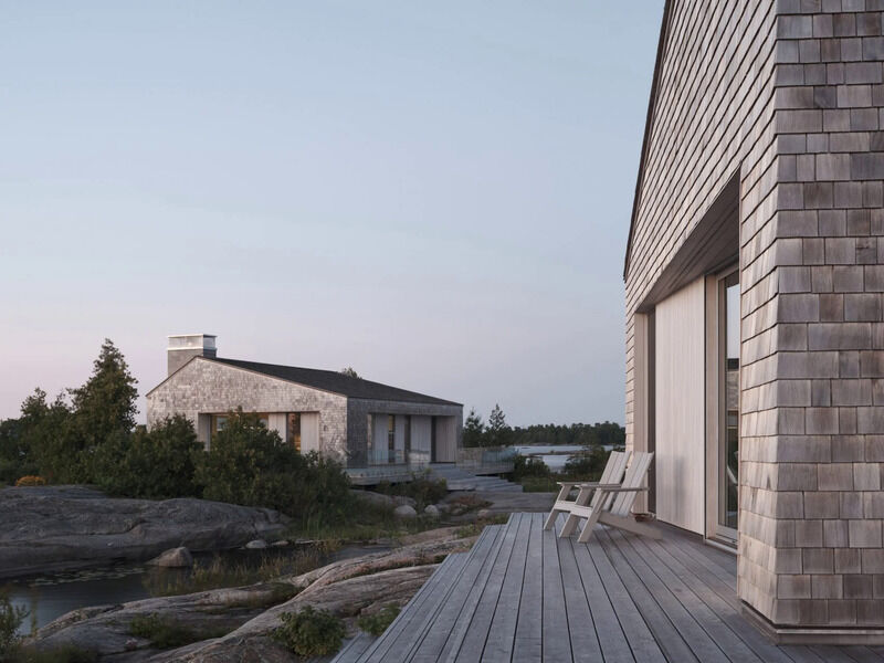 Water-Surrounded Summer Homes