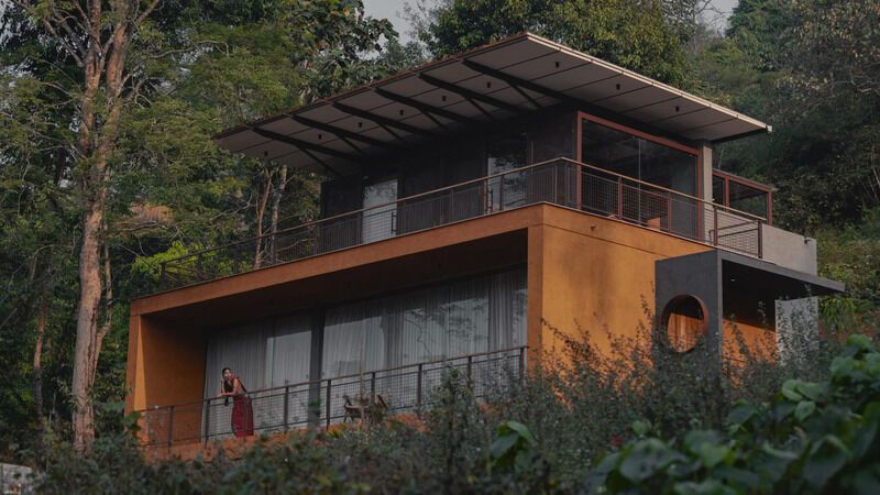 Mud-Plastered Interior Earthy Homes