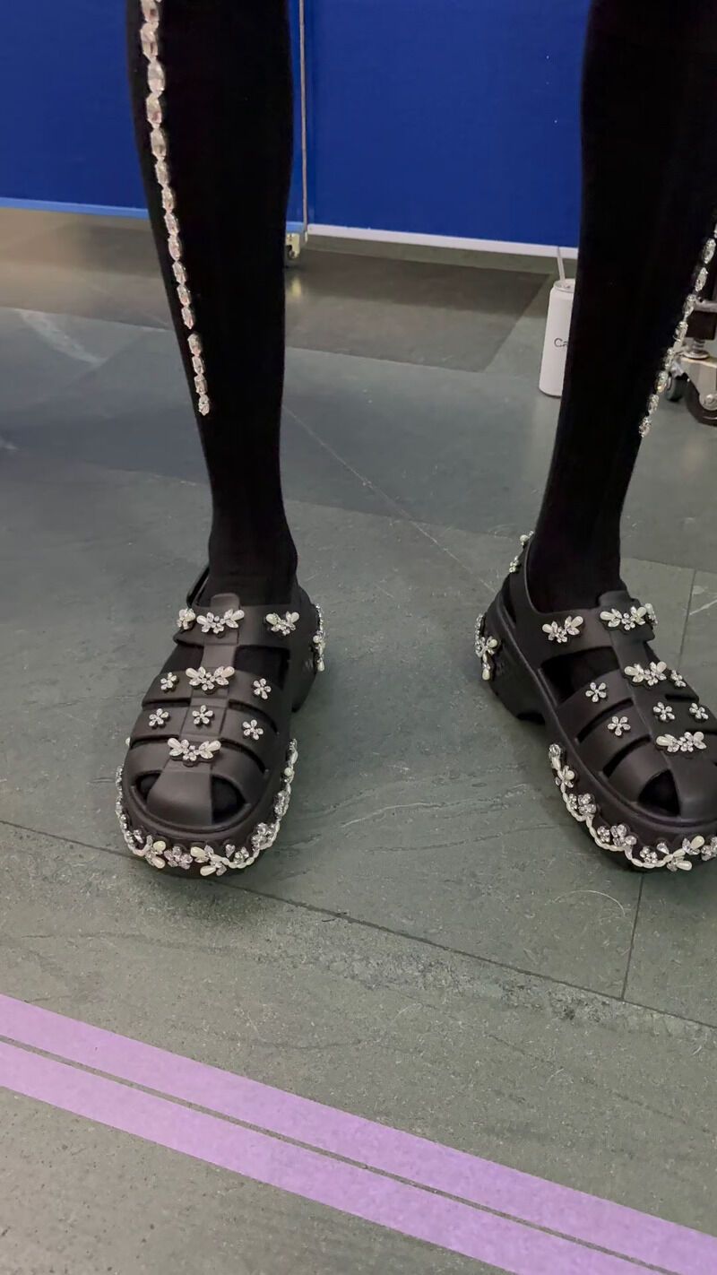 Beweled Fashion Forward Clogs