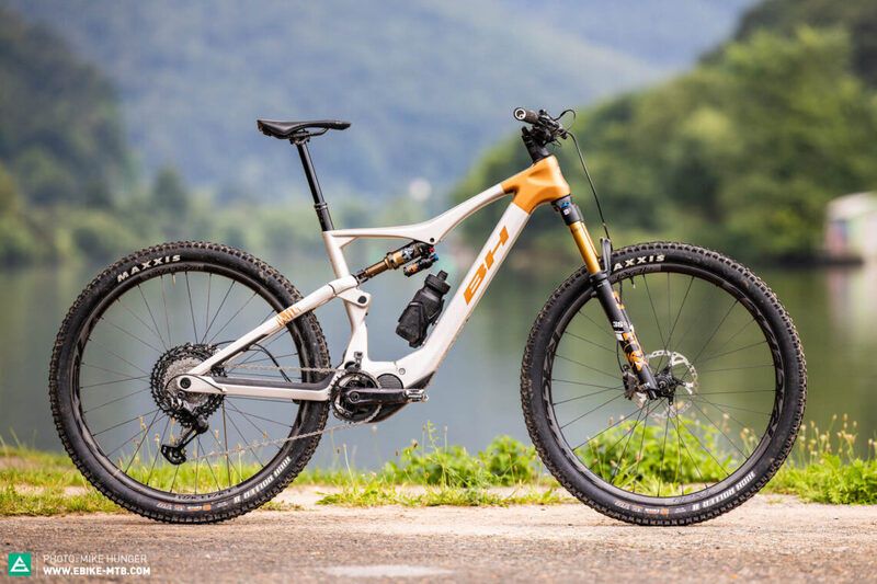 Lightweight Full-Suspension Trail Bikes