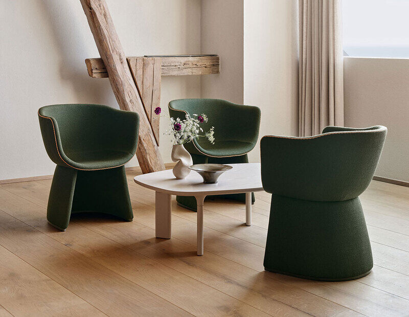 Sculptural Welcoming Chair Designs