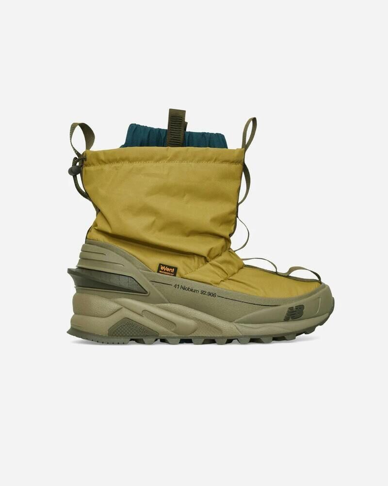 Neutral Rugged Snow Boots