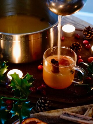 LEMAX - Villaggio Natalizio: Bancarella Mulled Wine And Ciders, Scenico, 11.9x8x13.5 Cm