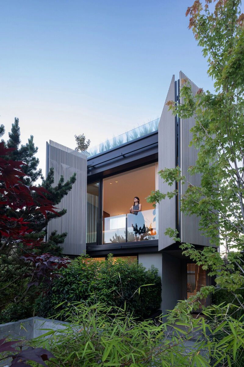 Light-Filled Open Beach Houses