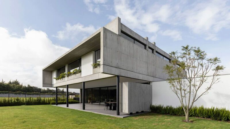 Contemporary Adaptable Concrete House