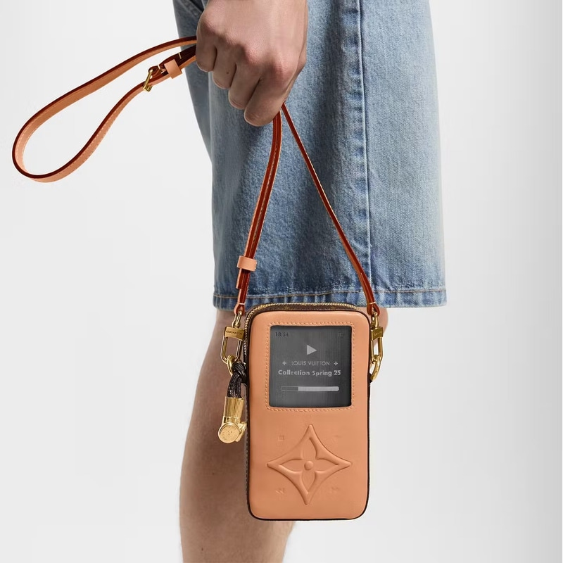 【25SS MP3プレーヤー風】Louis Vuitton ウェアラブルウォレット 25SS MP3プレーヤー風】Louis Vuitton ウェアラブルウォレット