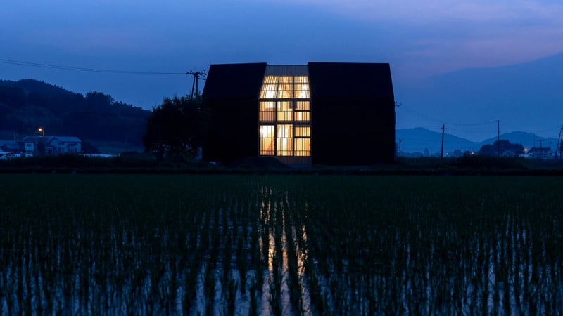Off-Grid Solar Panel Residences