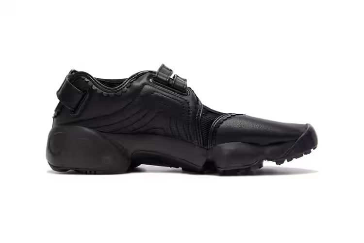 Buckled Leather Split-Toe Footwear : buckle strap