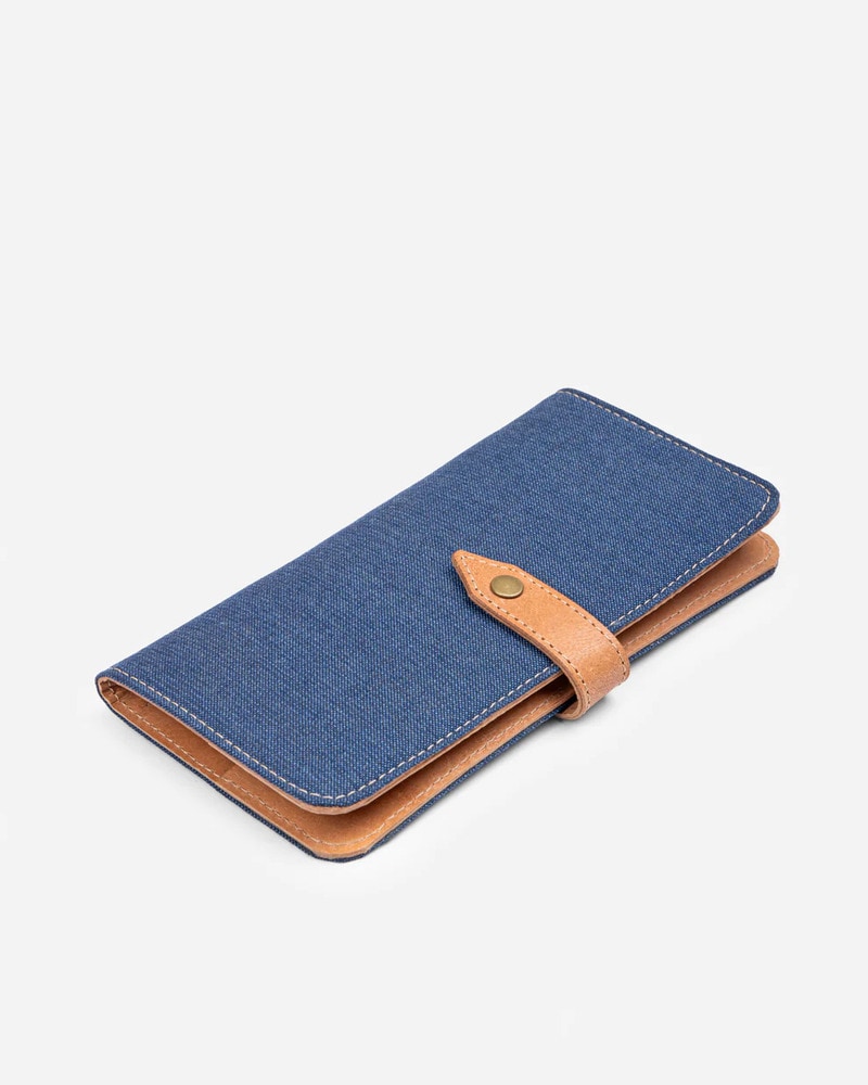 Powerful Hand-Sewn Handbags Main Gallery Image