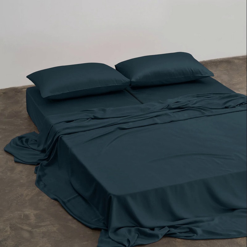 Pet Furr-Repelling Sheet Sets Main Gallery Image