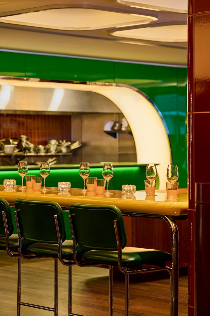 Glossy Ceramic-Pillared Restaurant Designs