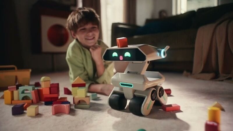 Emotional Companion Robots: The Yonbo Smart Home Robot Features Long-Term Memory