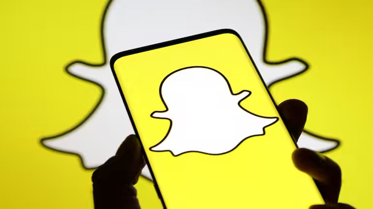 Tech-Enabled Smart Glasses - Snapchat Announces the Upcoming Arrival of its New 'Specs' Glasses (TrendHunter.com)