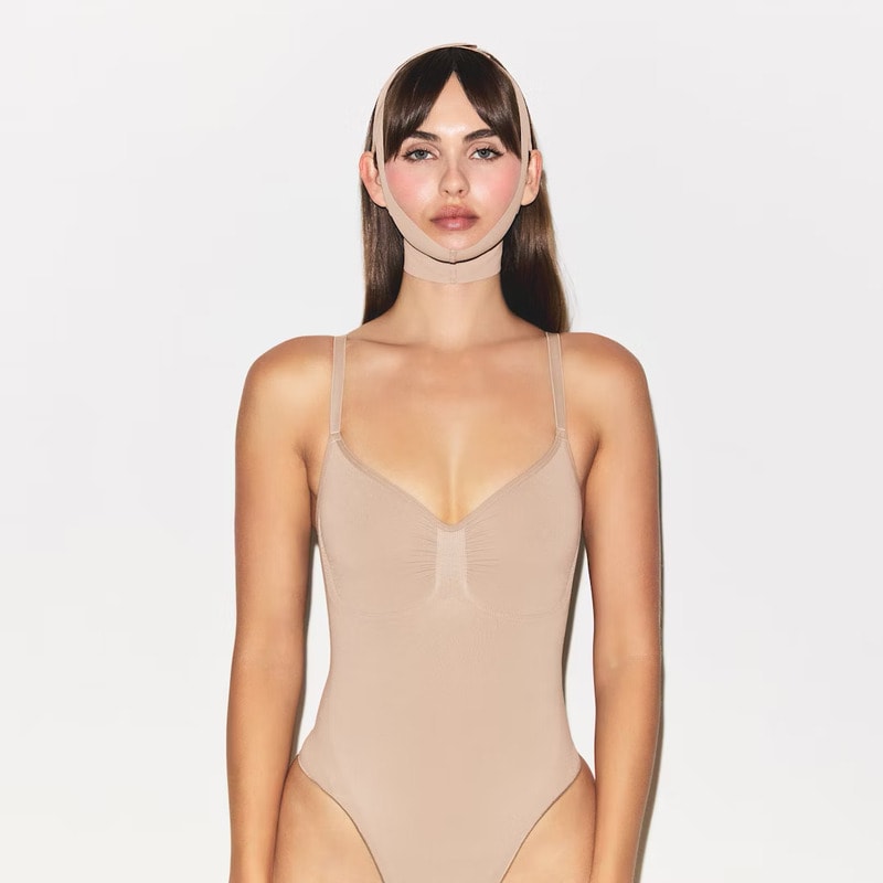 Seamless Sculpt Face Wrap: A New Way to Define Your Jawline with Contouring Technology