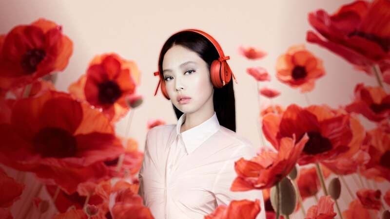 Artistic Singer-Approved Headphones : Beats Solo 4 JENNIE