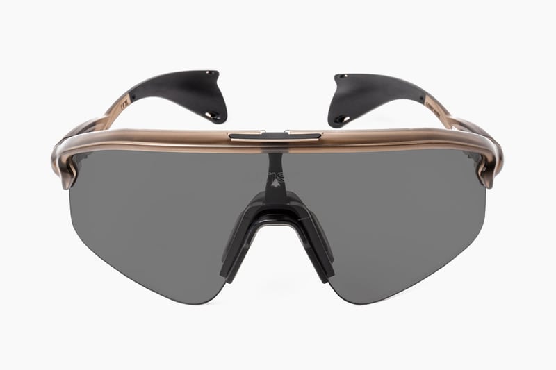 Photochromic Trail Runner Eyewear : Oakley x Satisfy Stunt Devil
